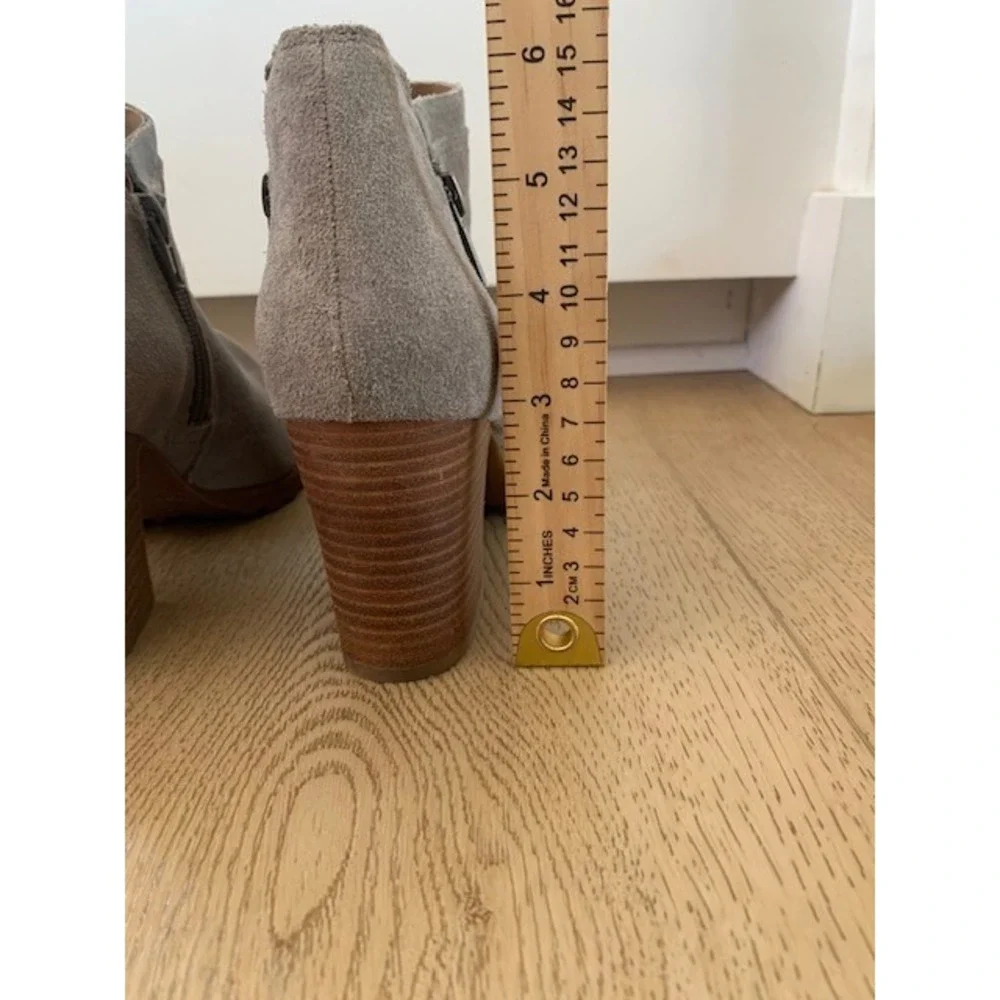 Lucky Brand Grey Suede Ankle Boots Lug Sole Stacked Heel Booties Womens 7.5 M 38